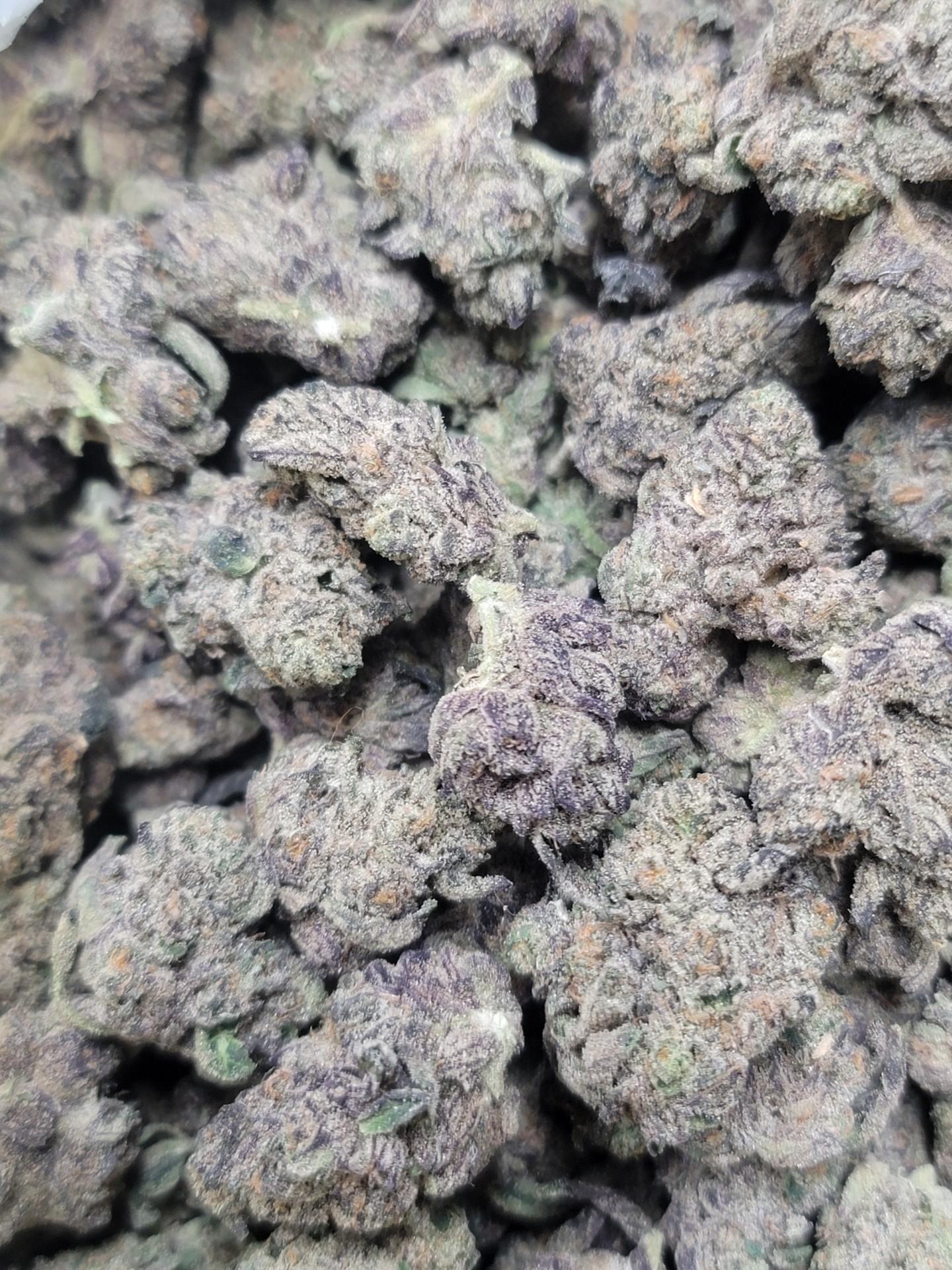 Photograph of product: Hippy Charms Bud - 3.5g