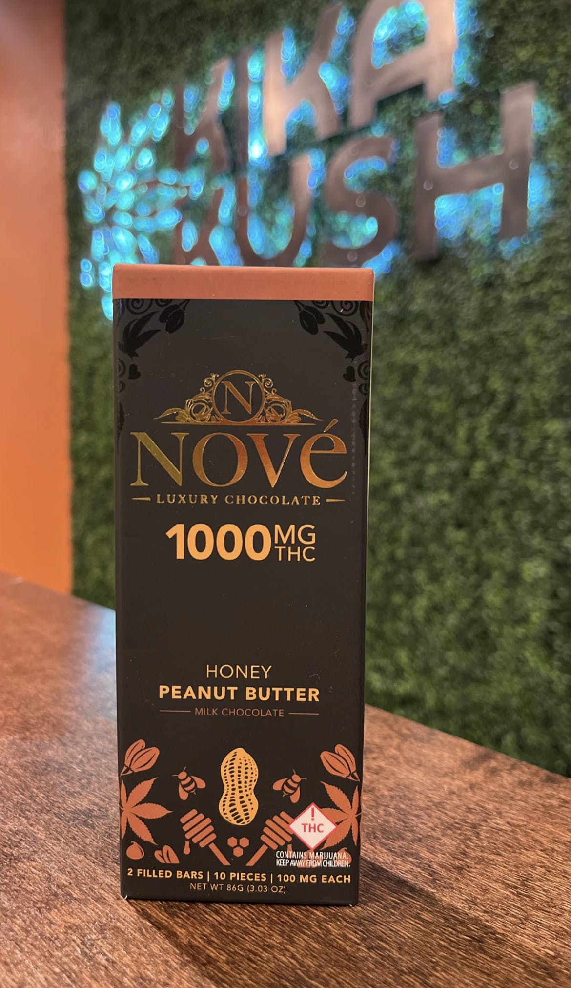 Photograph of product: Nove - Honey Peanut Butter Milk Chocolate - 1000mg