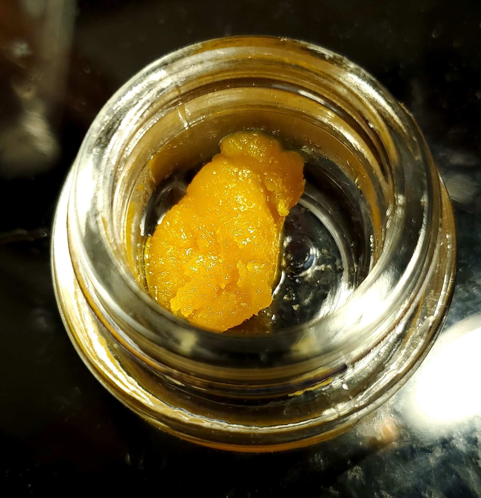 Photograph of product: High Grade Extracts - Apple Sauce x Lemon Skunk - Cured Resin