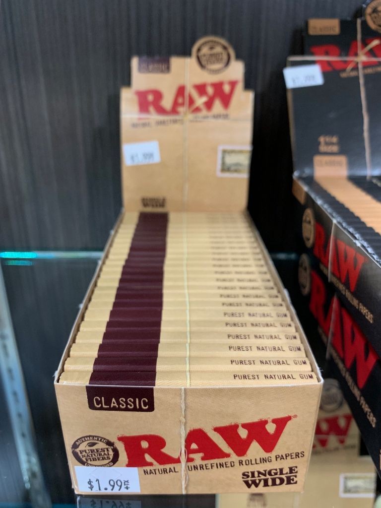 Photograph of product: Raw Cut Corners Single Wide Papers