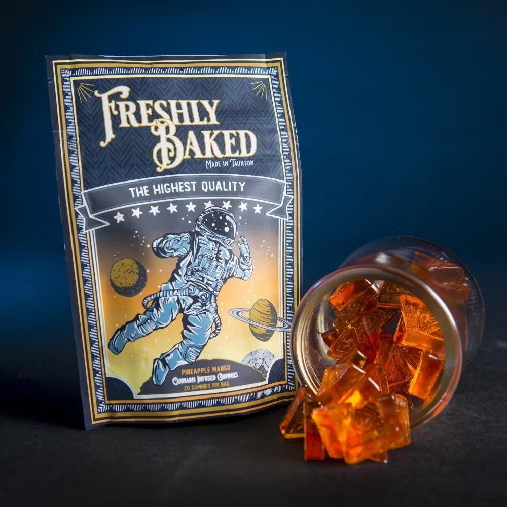 Photograph of product: Freshly Baked - Pineapple Mango 1:1 (TH-ouiV:TH-oui) - 100mg 20pk Gummies