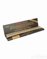 Photograph of product: RAW - Black Classic Rolling Papers King Size - 32 Pack