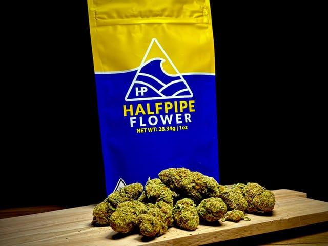 Photograph of product: Wedding Cake 28G Greenhouse flw - 