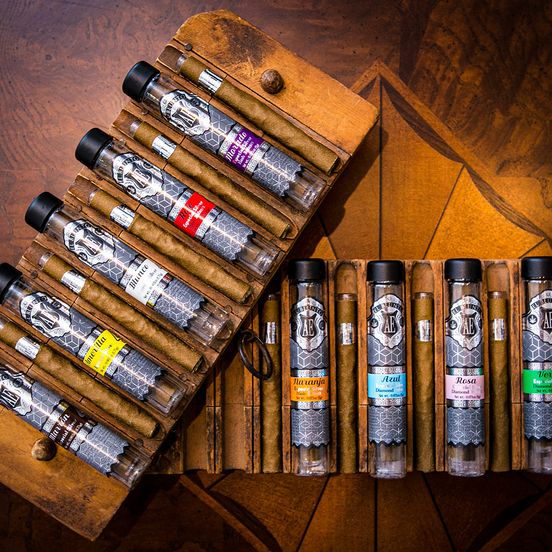 Photograph of product: El Blunto - 2.55g au chocolat Infused Blunt Pack (Rojo) - 