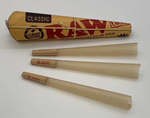 Photograph of product: Raw Classic Cones King Size (3 PACK)