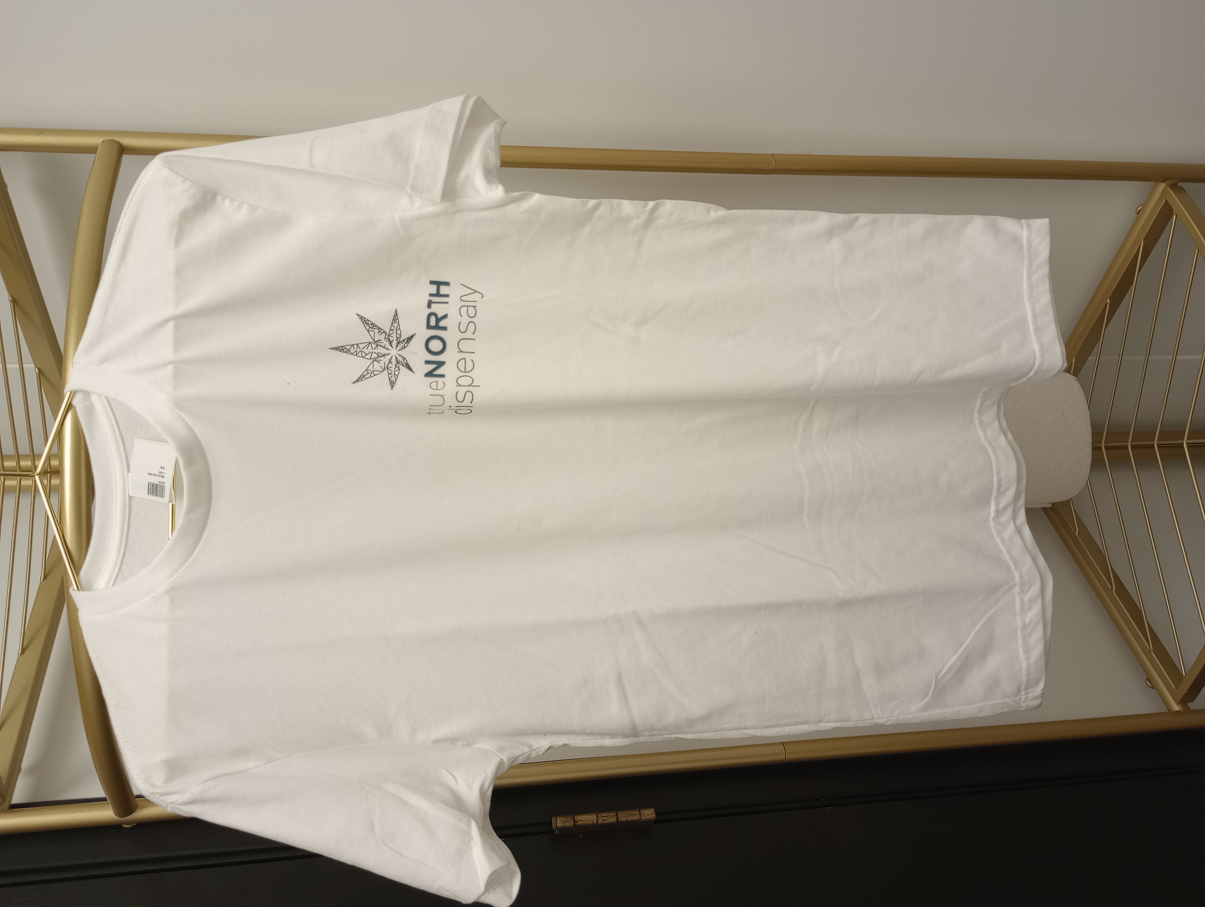 Photograph of product: Medium mens white t-shirt
