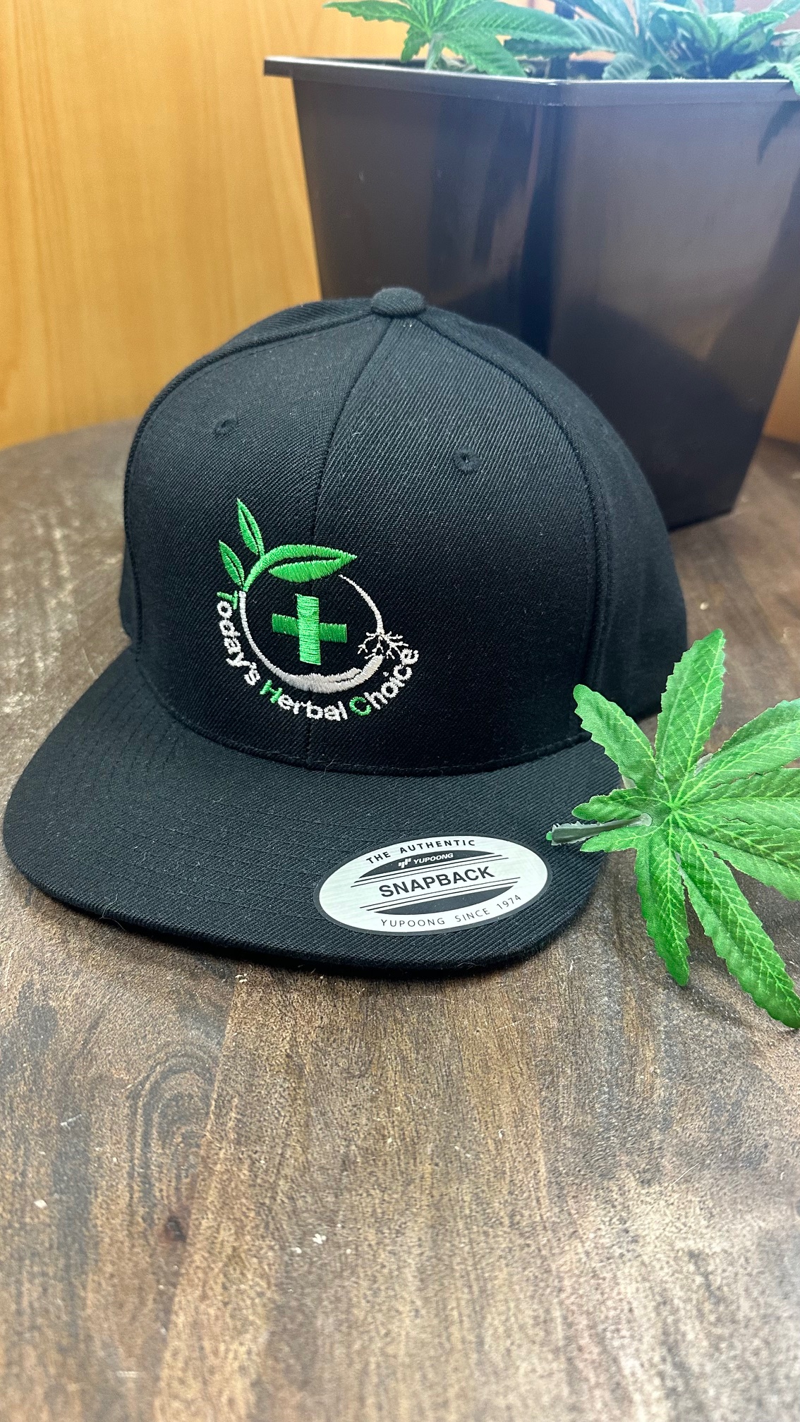 Photograph of product: TH-oui Hat - GREEN LEAF SPECIAL