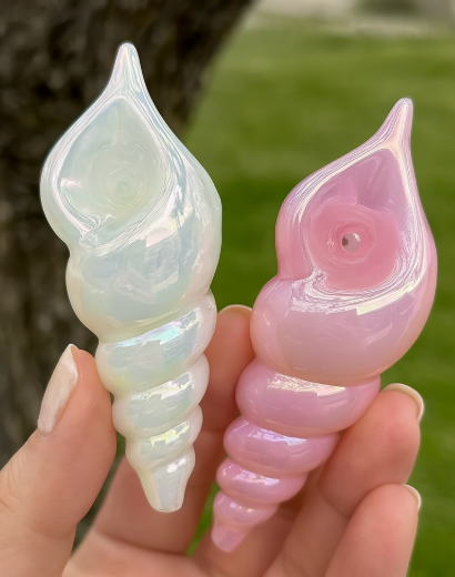 Photograph of product: 4.5" Conch Shell Spoon