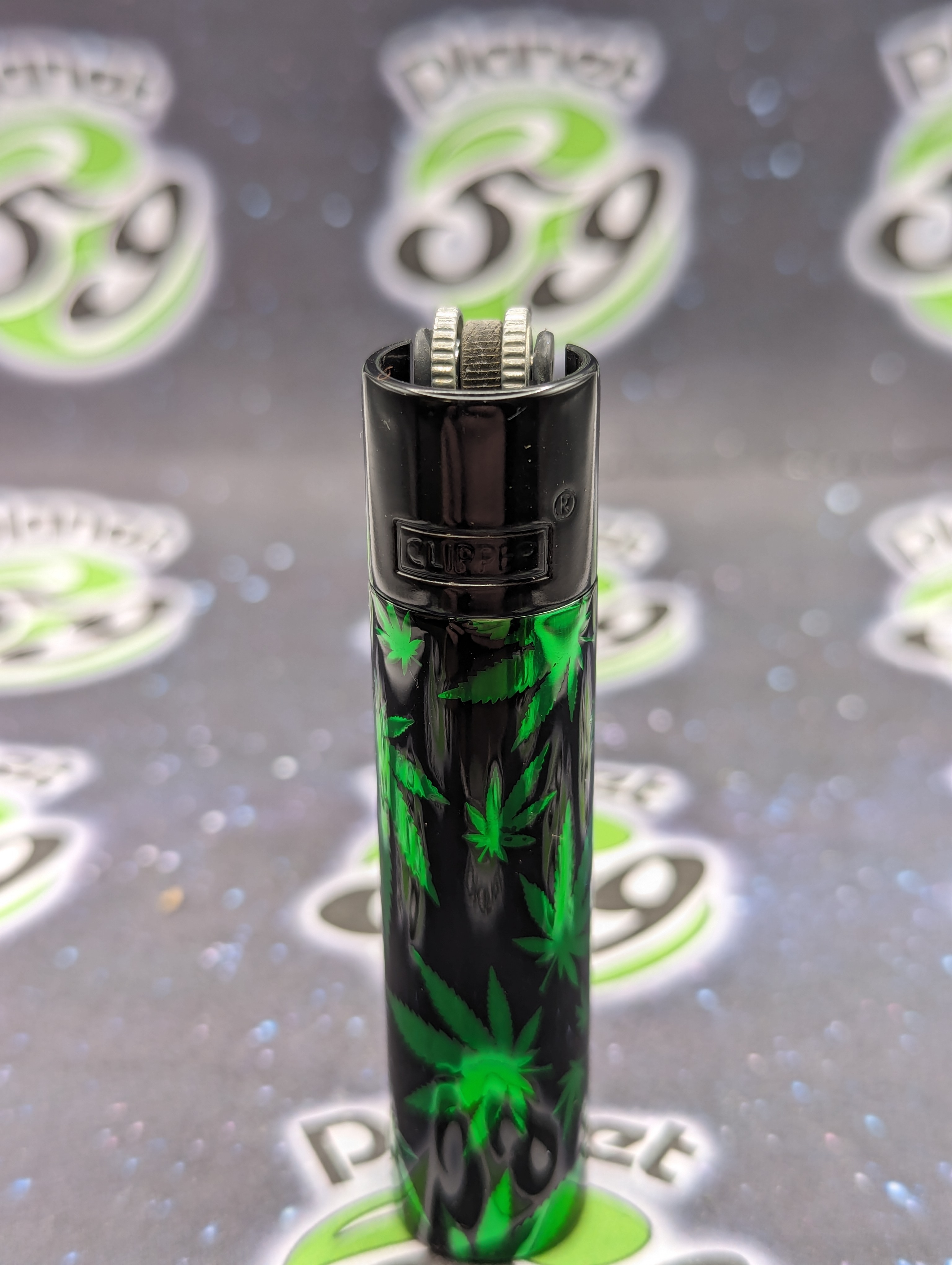 Photograph of product: Clipper Lighter Metal Gold Oui'd Leaves w/ Case