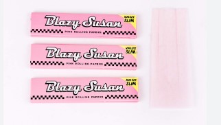 Photograph of product: Steep Slope | Blazy 1 1/4 Papers