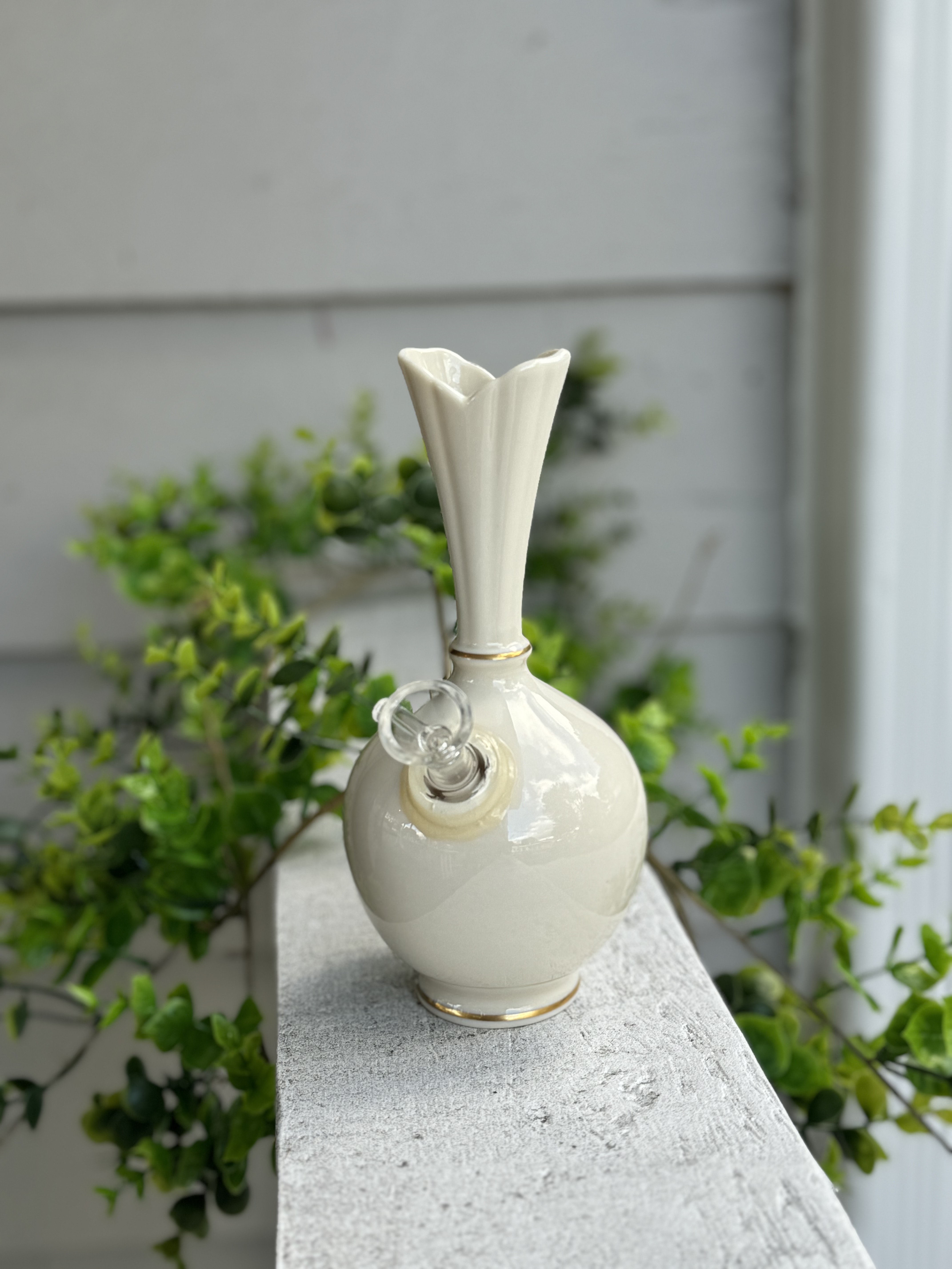 Photograph of product: Timeless Pieces | Bong - "Roslyn" | MERCHANDISE