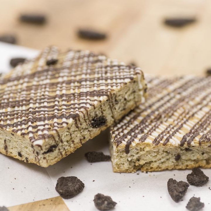 Photograph of product: VERT | Cookies n' Cream Cookie Square | 100mg