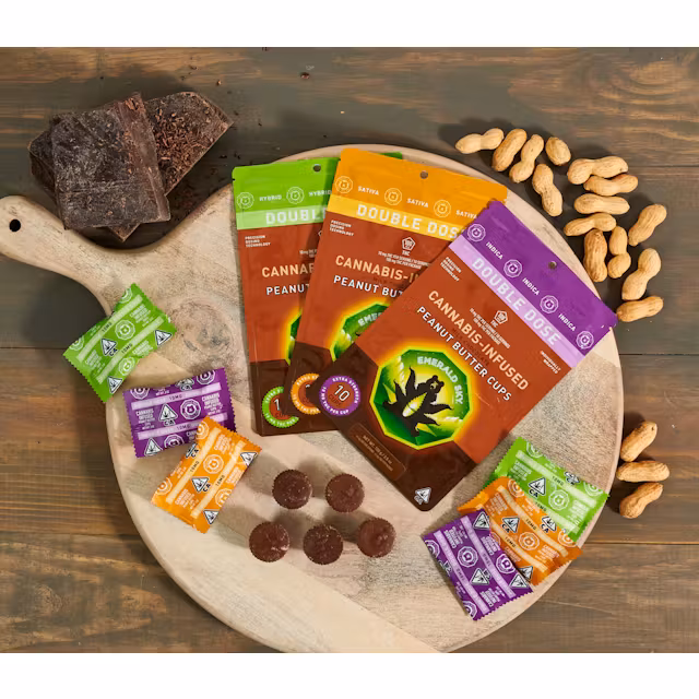 Photograph of product: Emerald Sky - 10mg x 10pk Peanut Butter Cups - Oui'd Milk Chocolate