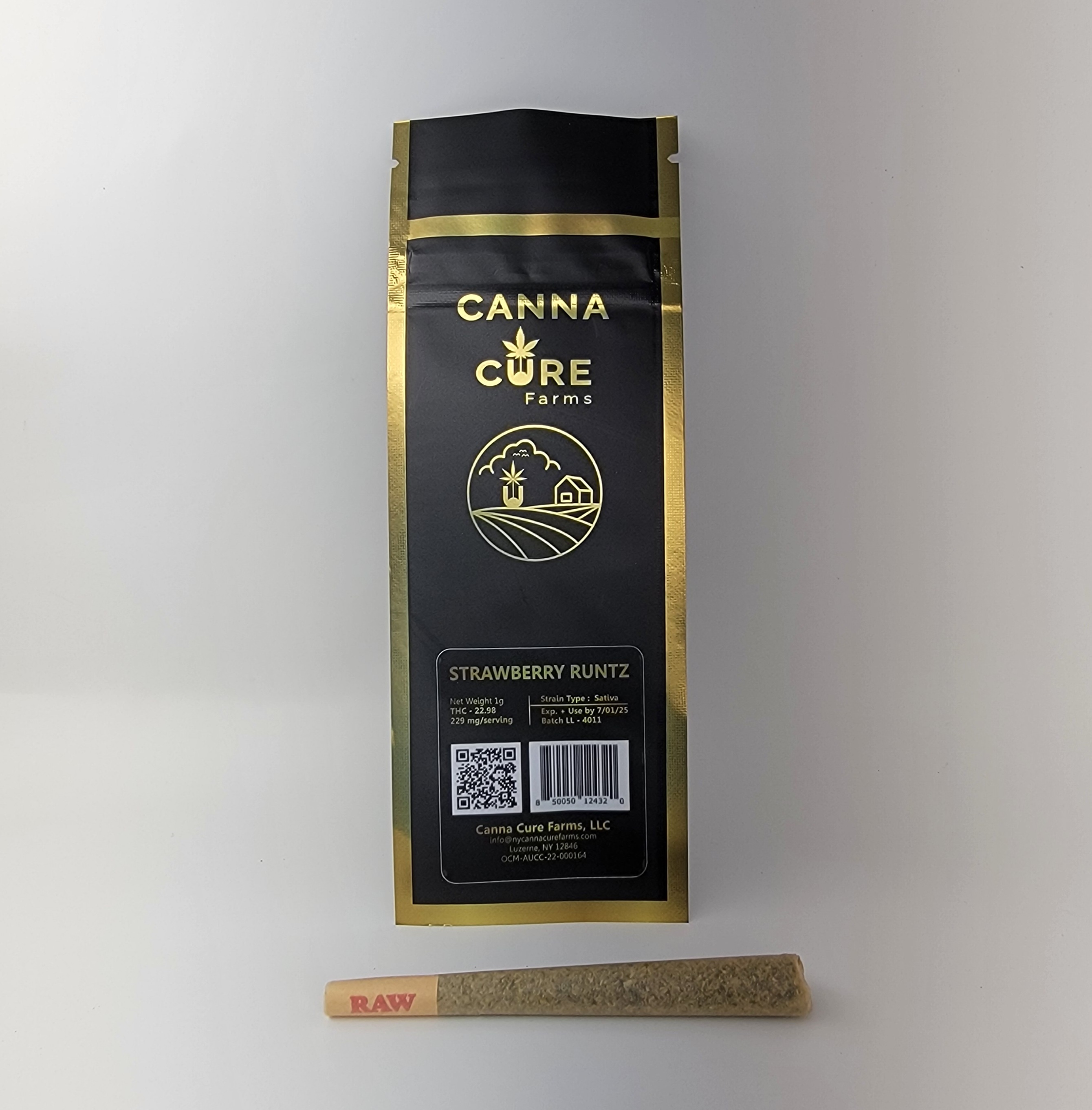 Photograph of product: Canna Cure - Strawberry Runtz Pre-Roll - Oui'd