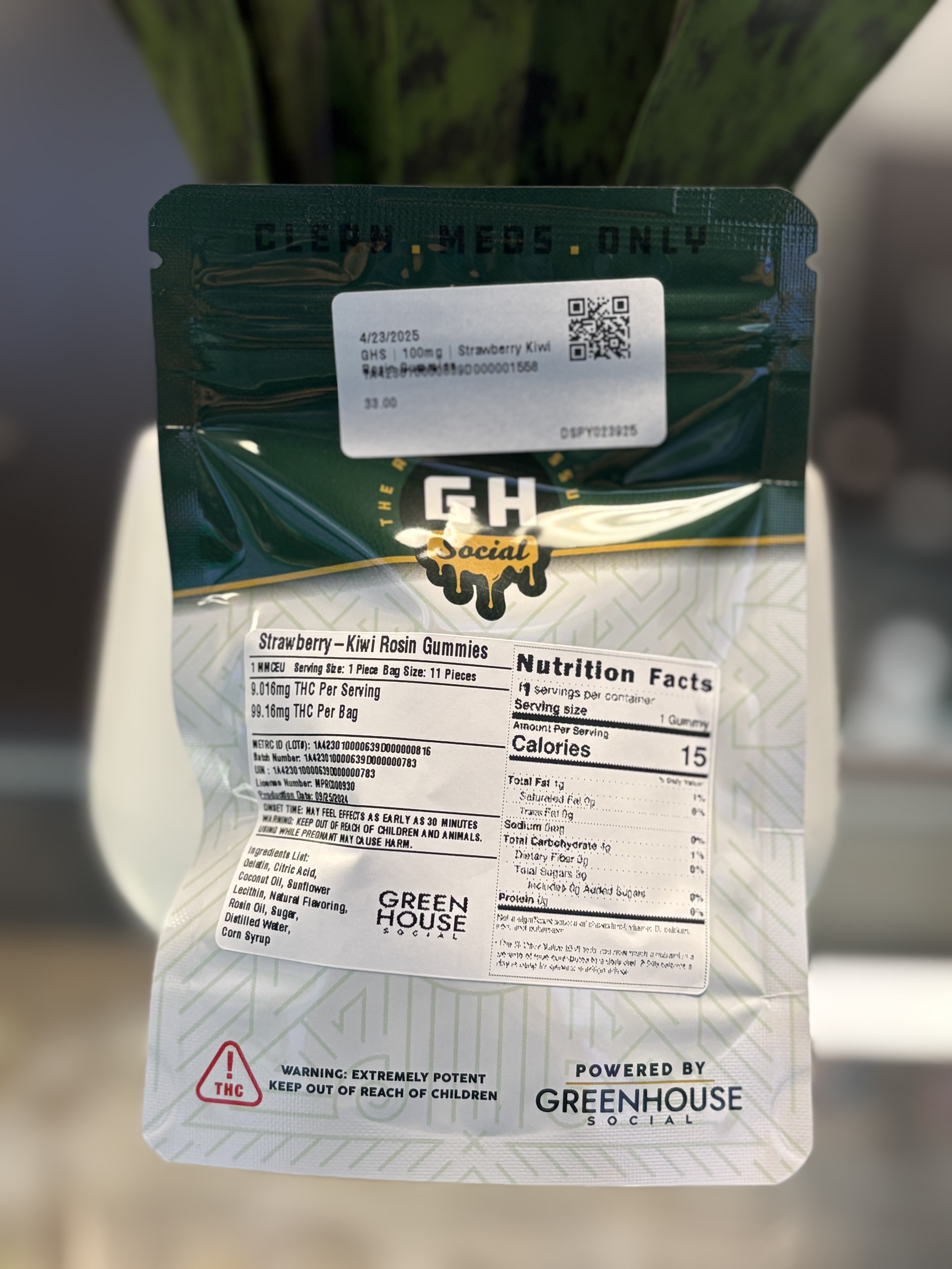 Photograph of product: GHS | 100mg | Strawberry Kiwi Rosin Gummies