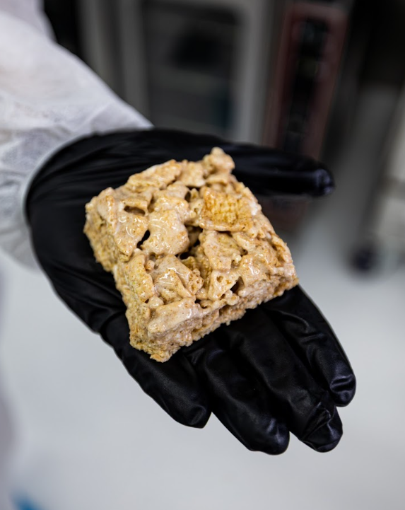 Photograph of product: Cinnamon Crunch Cloud Bar | Cereal Bar | 1pk/10mg