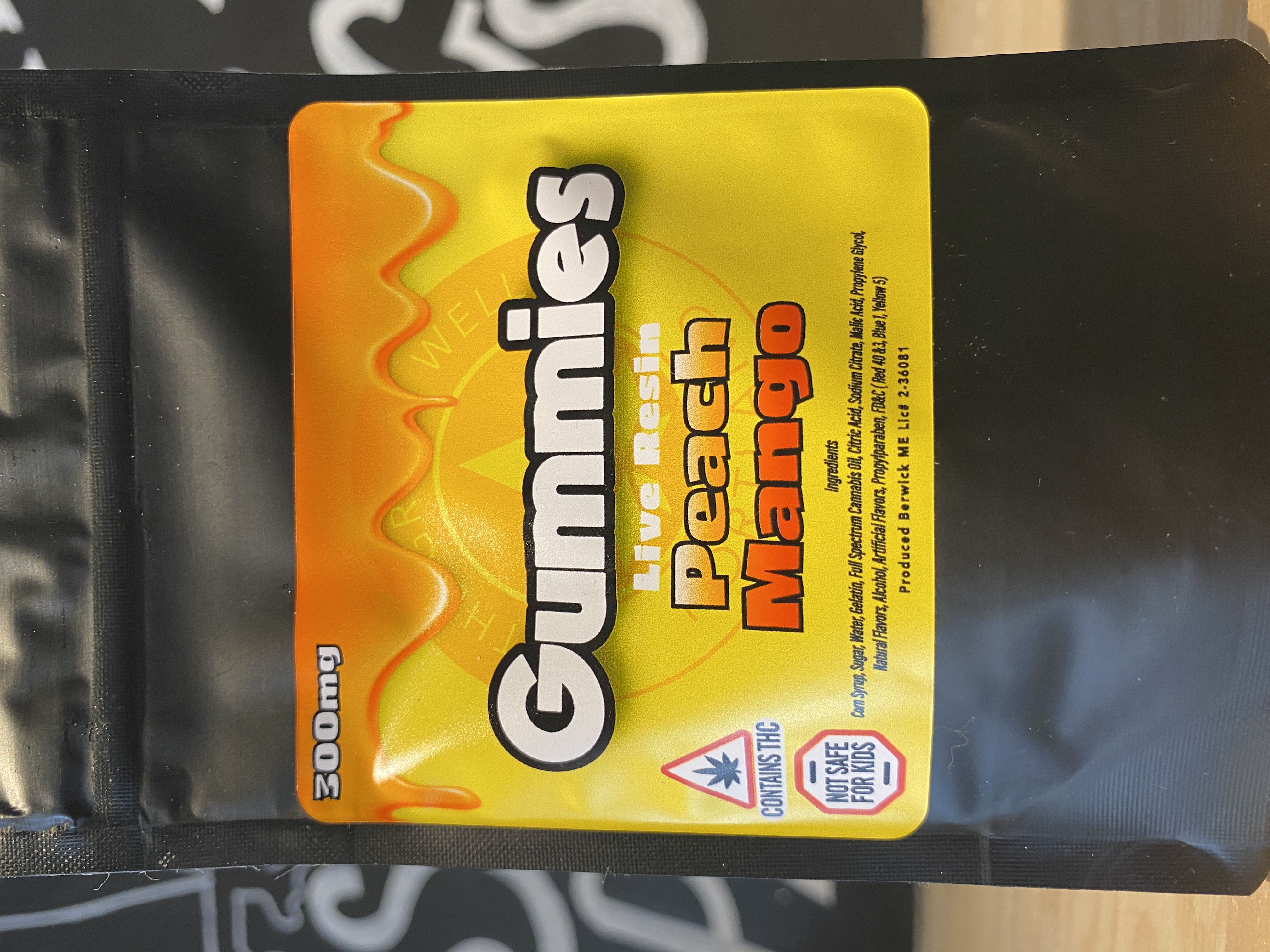 Photograph of product: Peach Mango | Live Resin | Gummies | 300mg