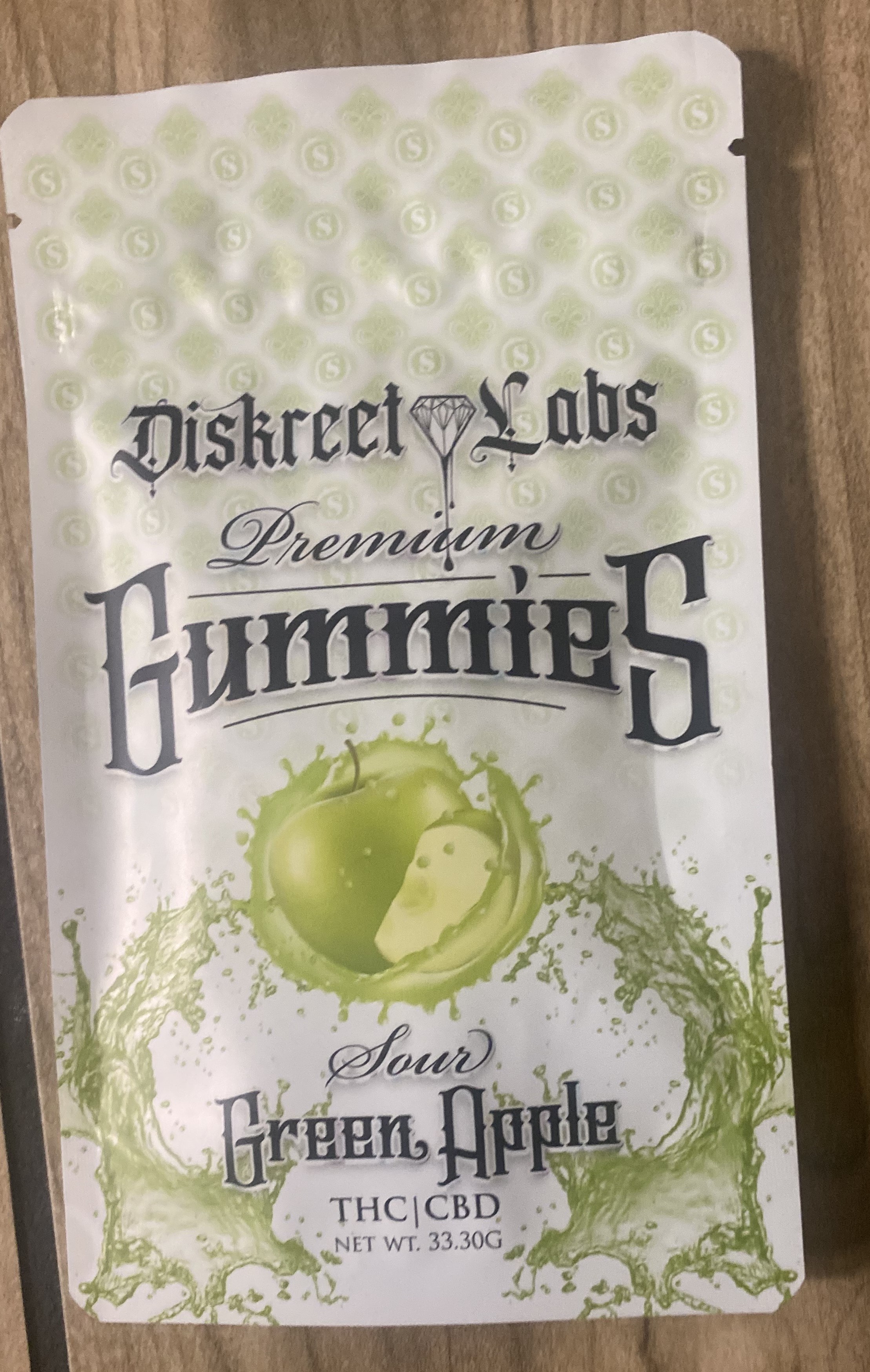 Photograph of product: Diskreet Labs Gummies Sour Apple