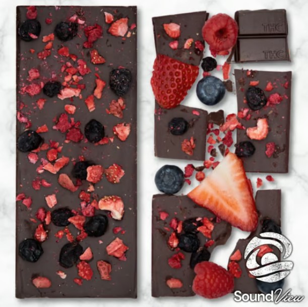 Photograph of product: Wild Berries TH-oui:CBD 1:1 Dark Chocolate Bar 20pk (C0080000030)