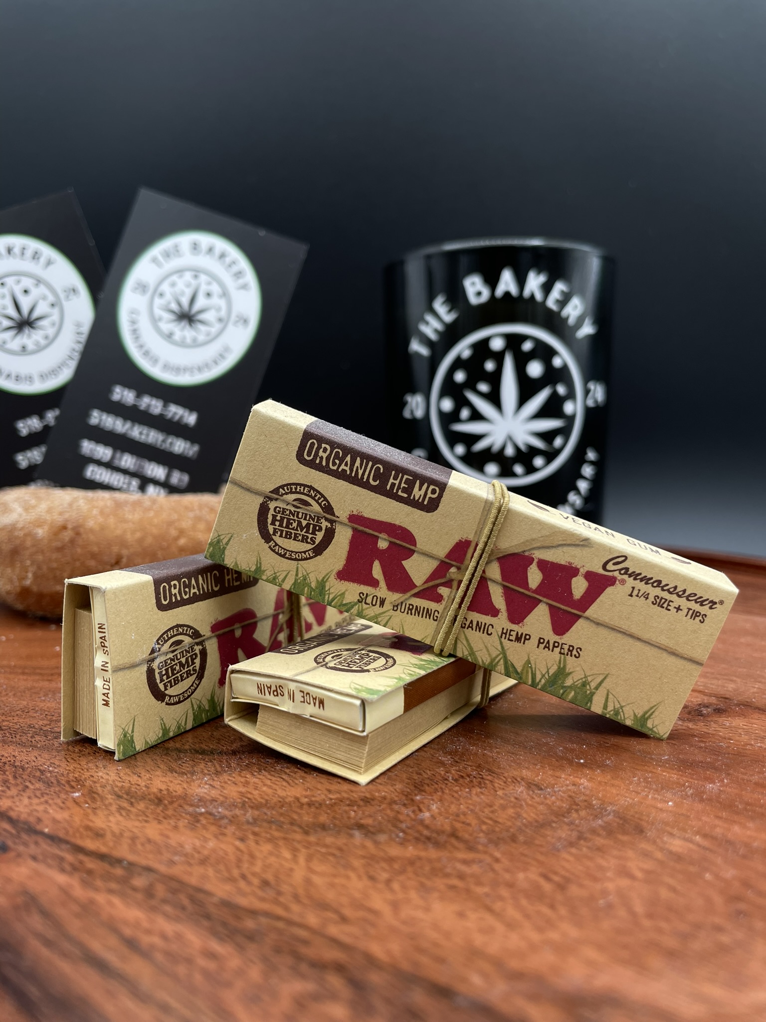 Photograph of product: Raw Organic Connoisseur's Rollin Papers w/ tips