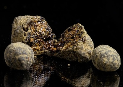 Photograph of product: Kaviar Moonrock-Oui'd