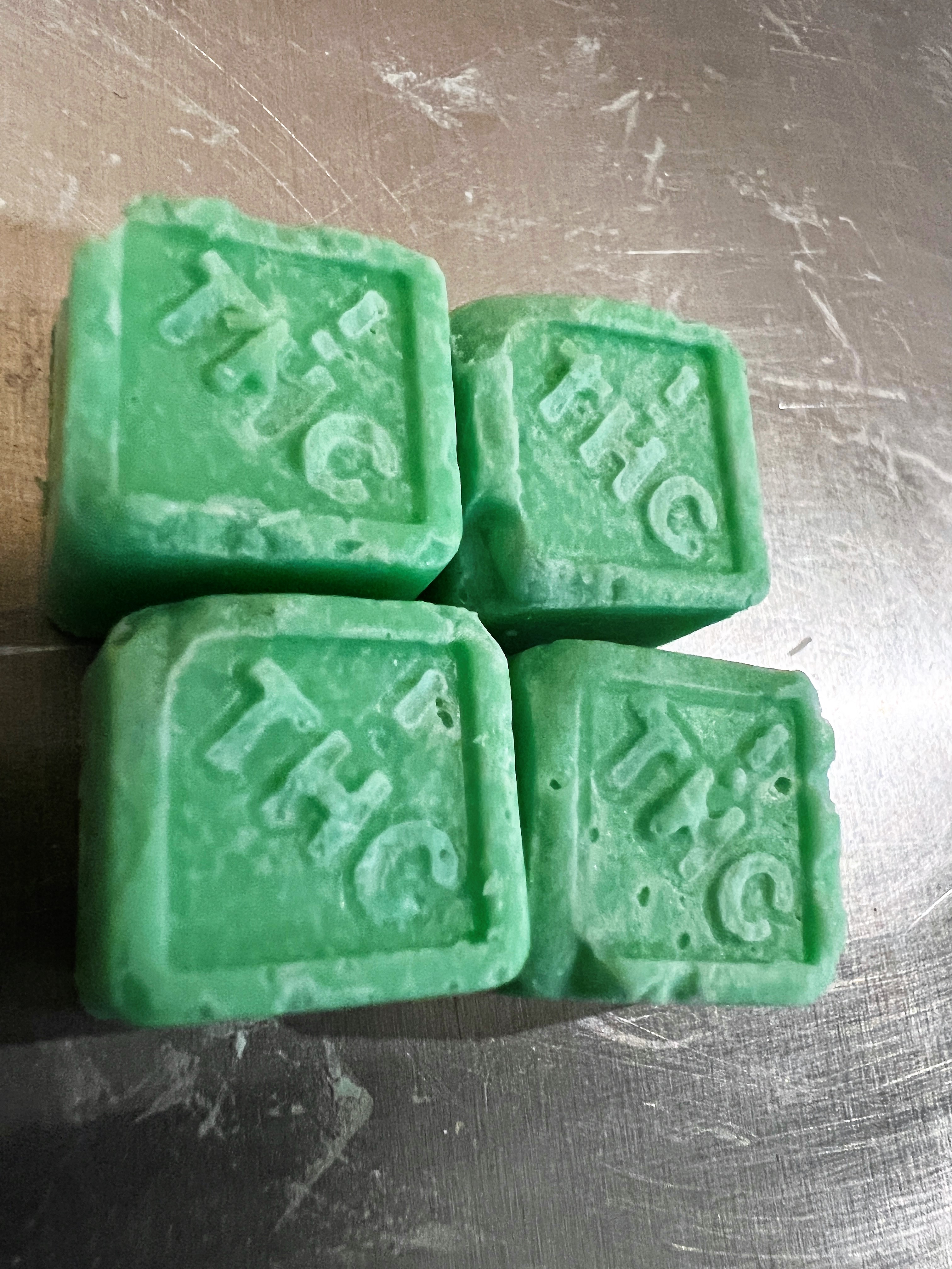 Photograph of product: White Chocolates - Hybrid