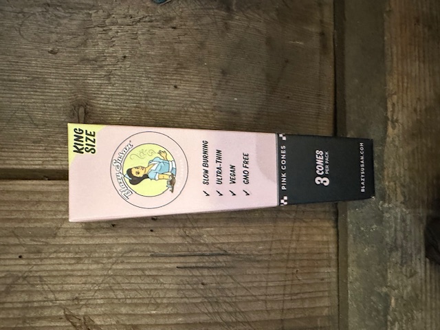 Photograph of product: Blazy Susan Dead Head Rolling Co 1.25" Papers
