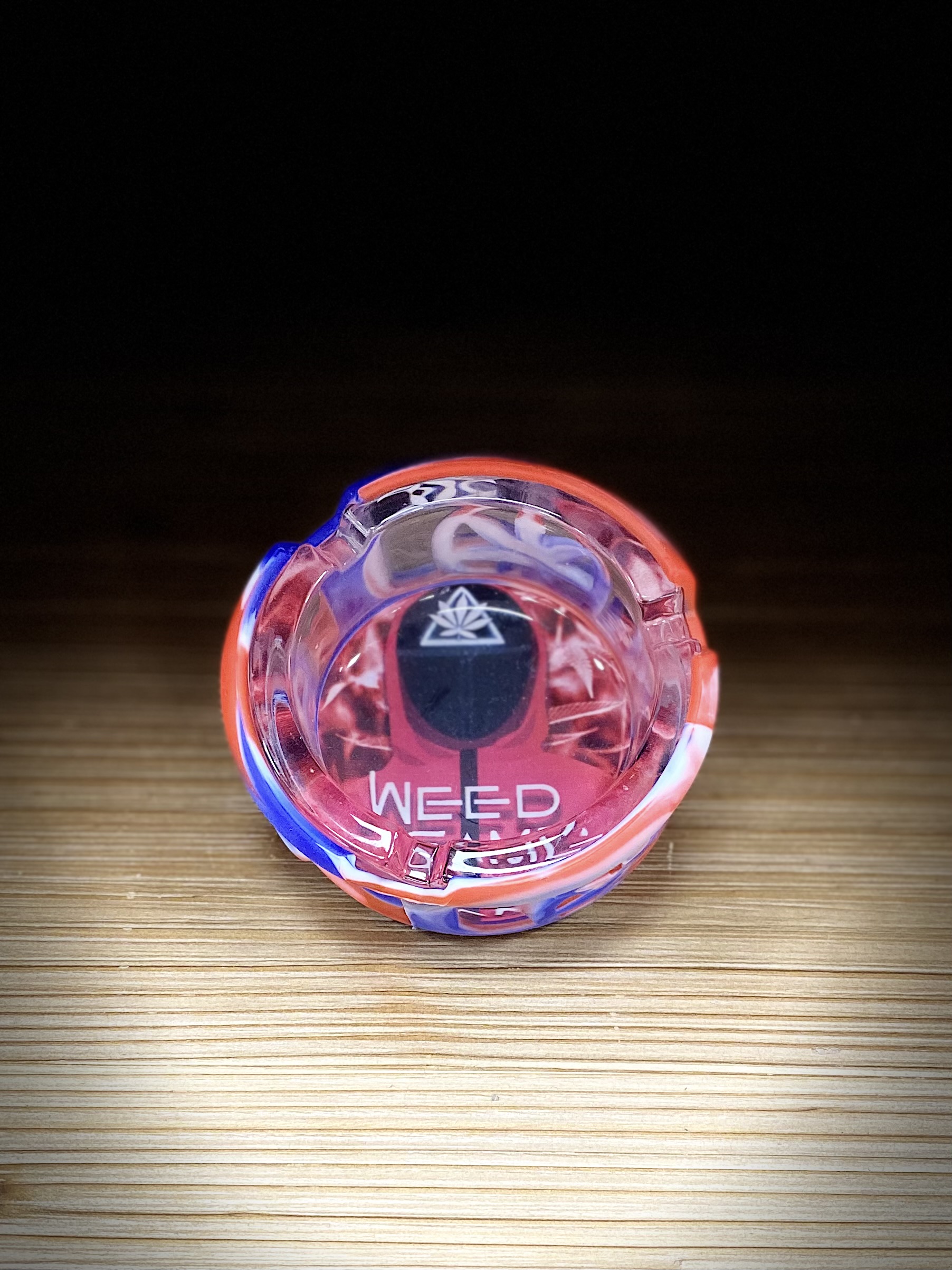 Photograph of product: Oui'd Game Glass Ashtray w Silicone Bumpers