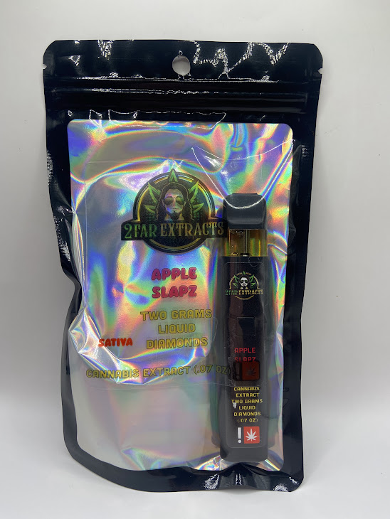 Photograph of product: 2 Far Extracts AIO Liquid Diamonds Cartridge | Oui'd | Apple Slapz
