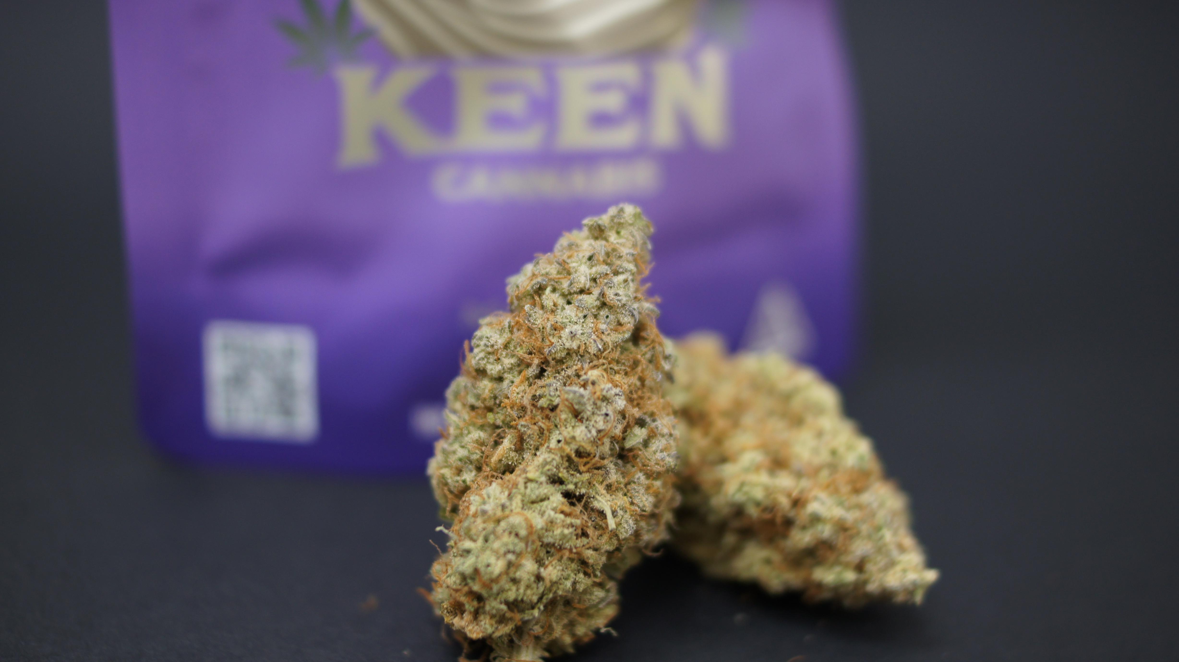 Photograph of product: Keen Oui'd | 3.5g | Peachy Keen | Hybrid (I)