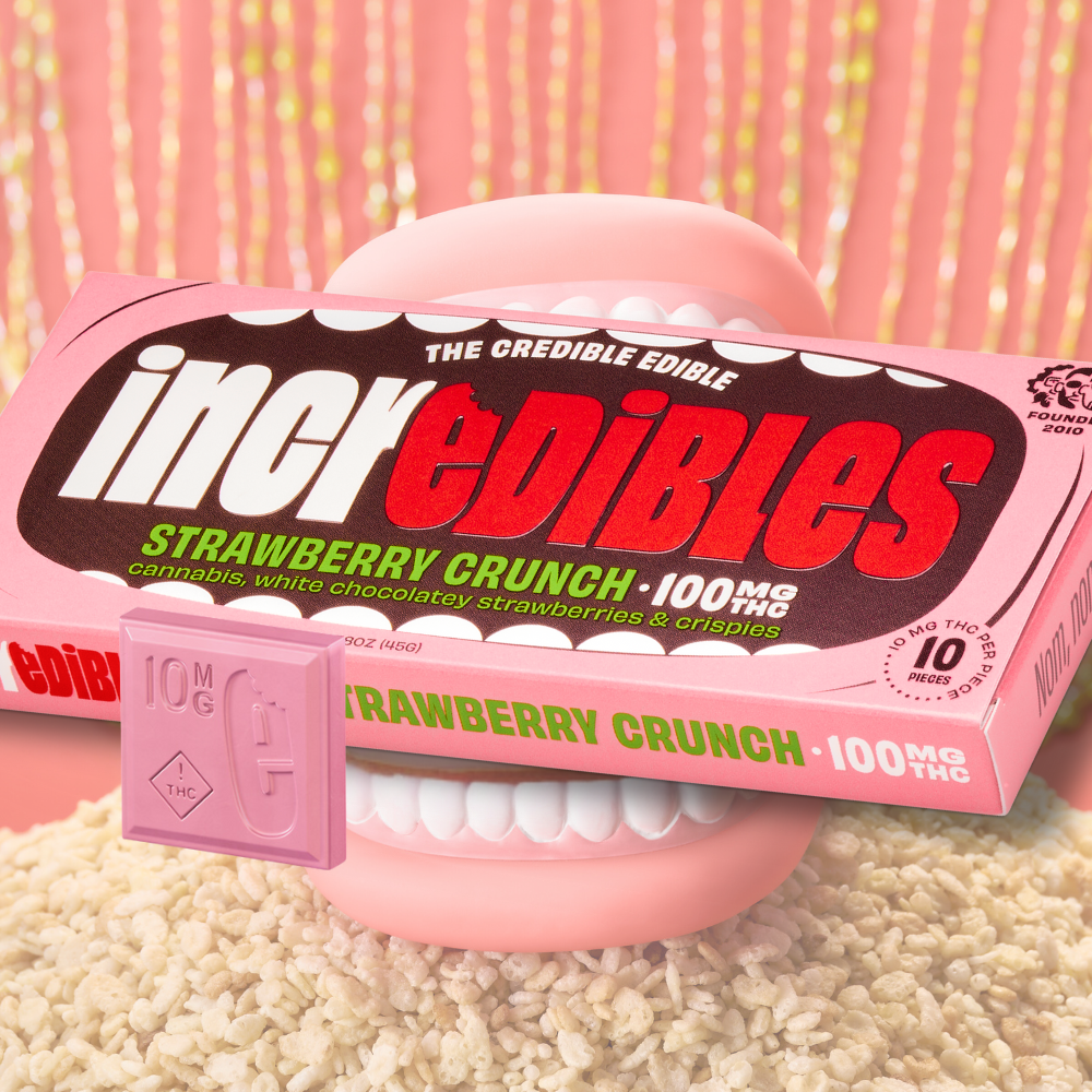 Photograph of product: Strawberry Crunch | Chocolate Bar