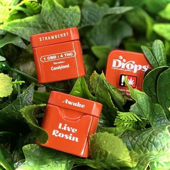 Photograph of product: Strawberry 1:4 Awake - *NEW* 2pc 100mg TH-oui 25mg CBD Jelly - Drops