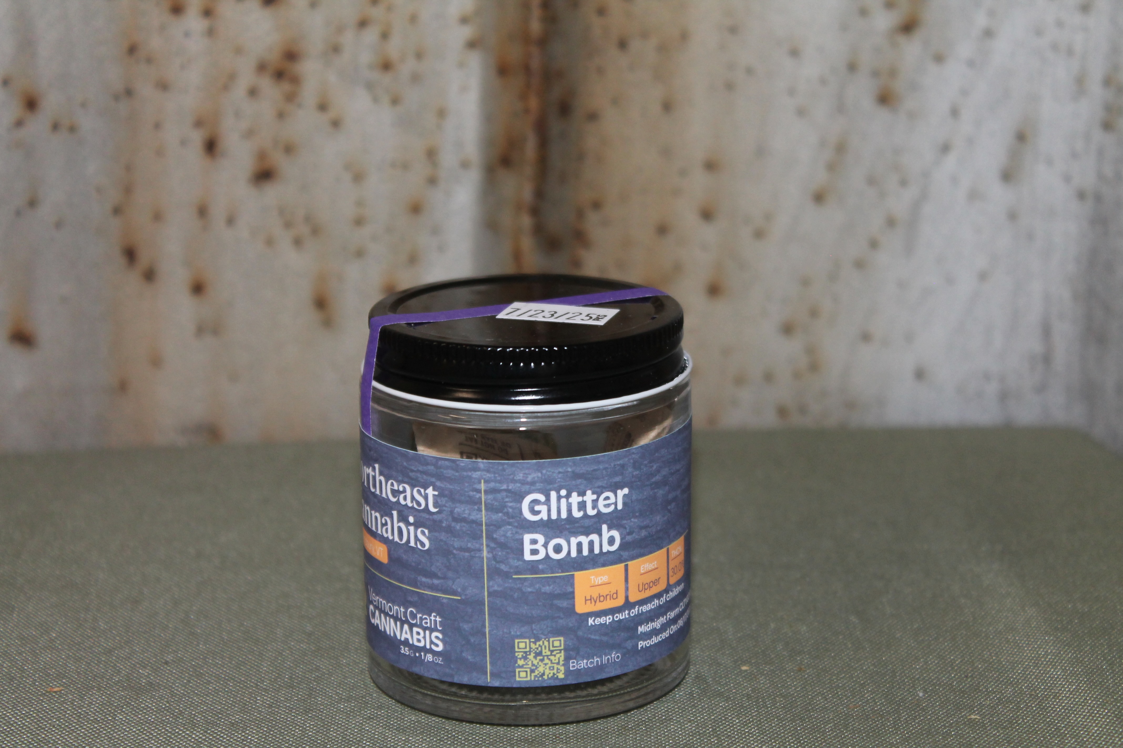 Photograph of product: Northeast Kannabis  I Glitter Bomb - 3.5g