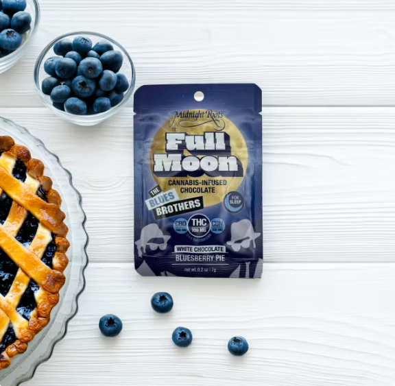 Photograph of product: Full Moon - Chocolate - 100mg - 1:1:1 TH-oui/CBD/CBN - Bluesberry Pie