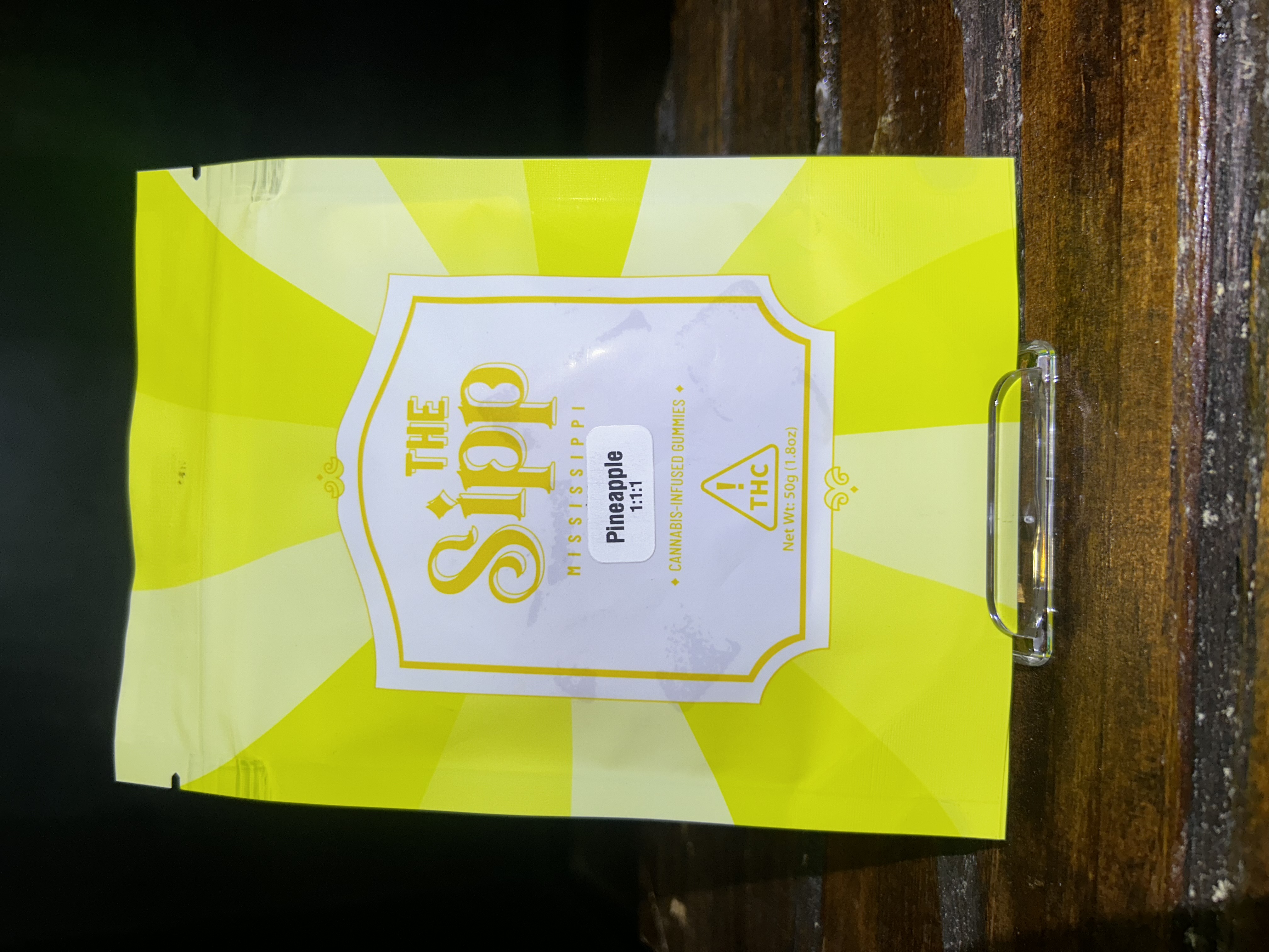 Photograph of product: Pineapple Gummies 1:1:1 | 100mg | The Sipp