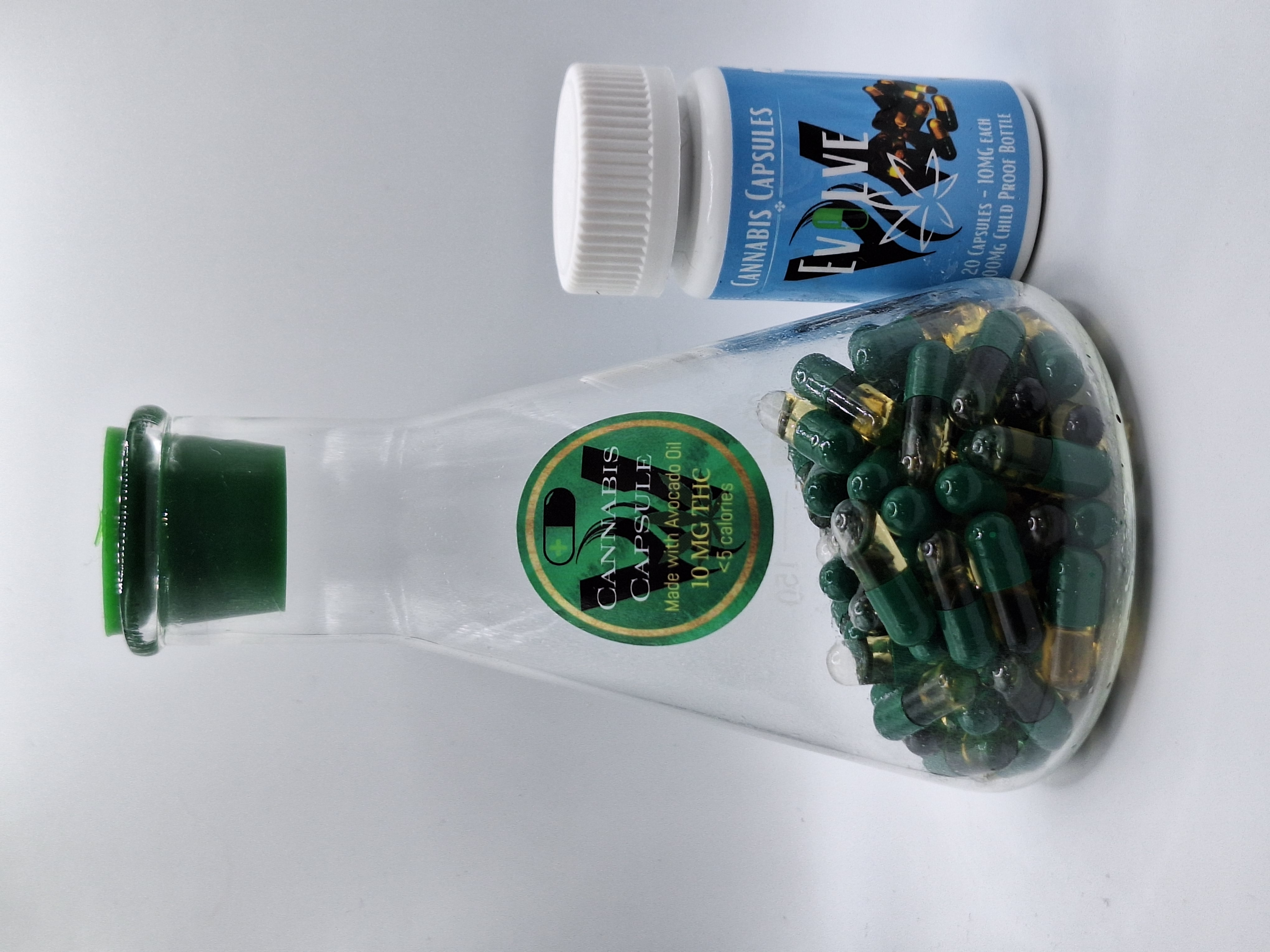 Photograph of product: Oui'd Capsules with Avocado Oil - 200mg