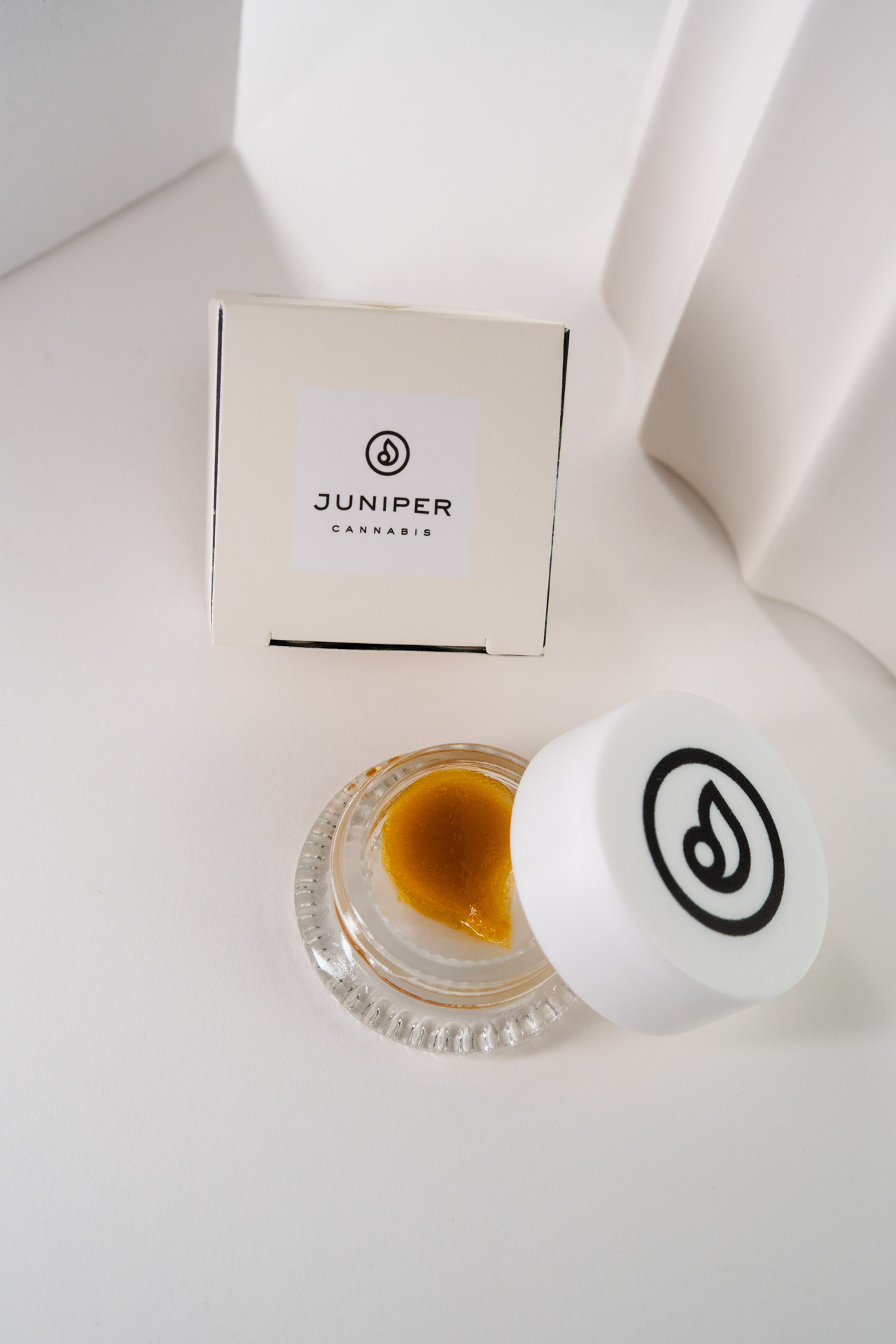 Photograph of product: Concentrate | Juniper | Donny Burger Crumble