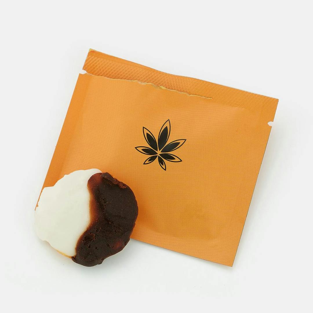Photograph of product: Black & White Cookie - 10pk