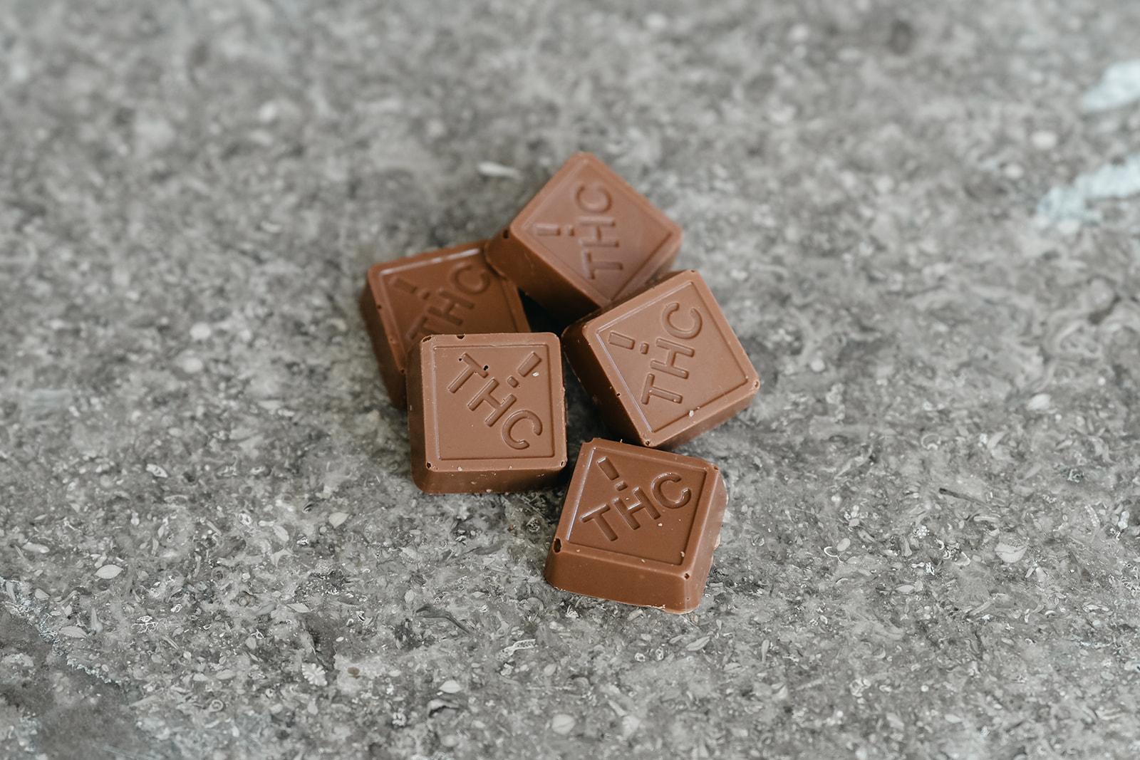 Photograph of product: Milk Chocolate T4.97 (00143) 20pk