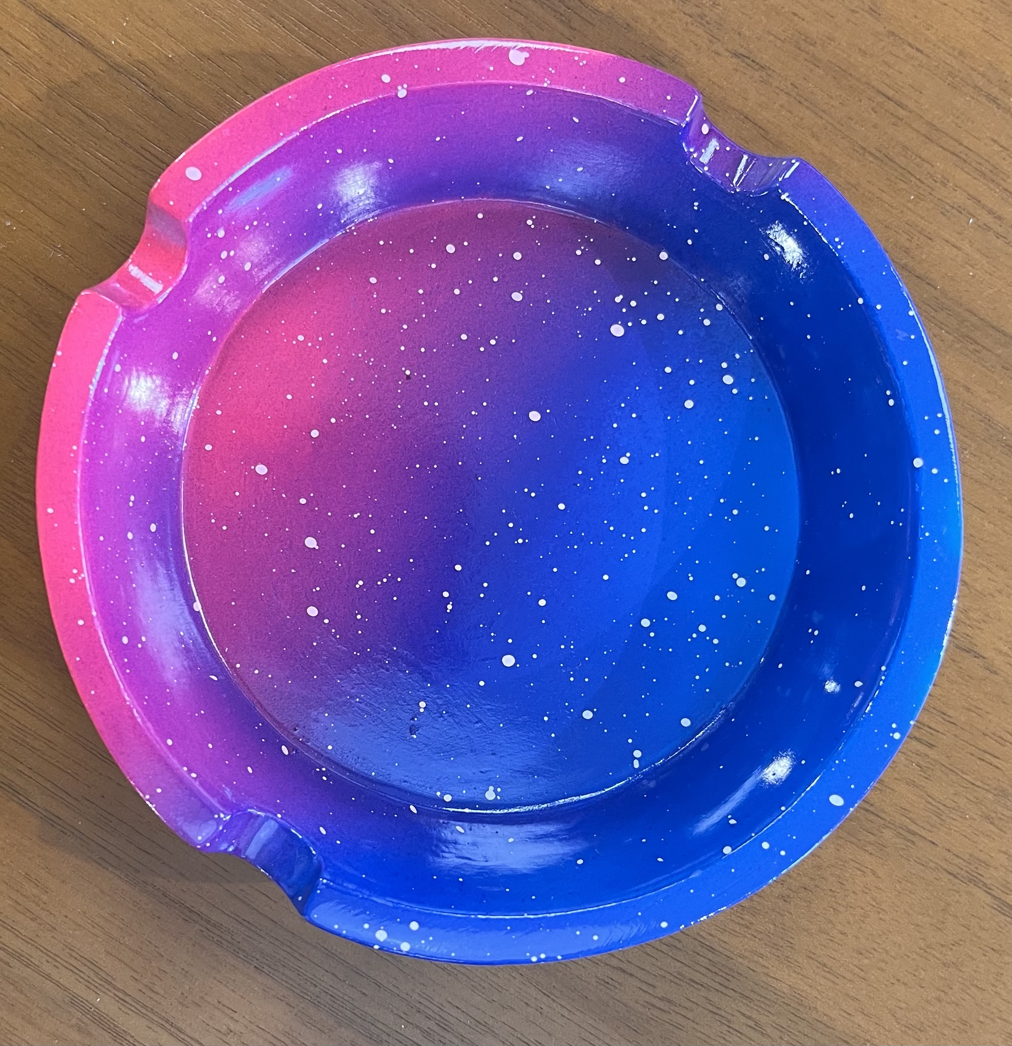 Photograph of product: Fantasy Ashtrays - Galaxy