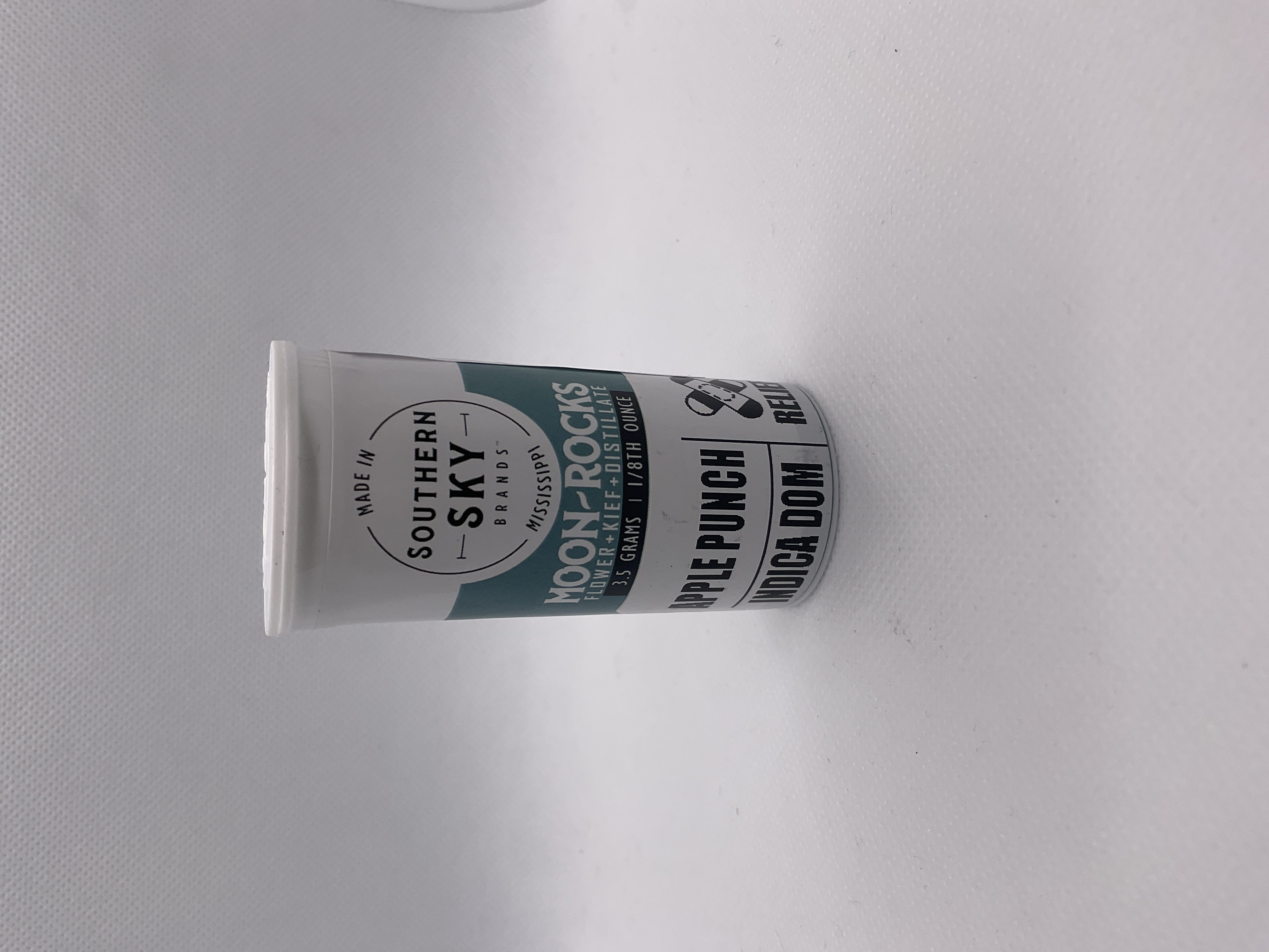 Photograph of product: Southern Sky | 3.5g | Apple Punch | Moonrocks