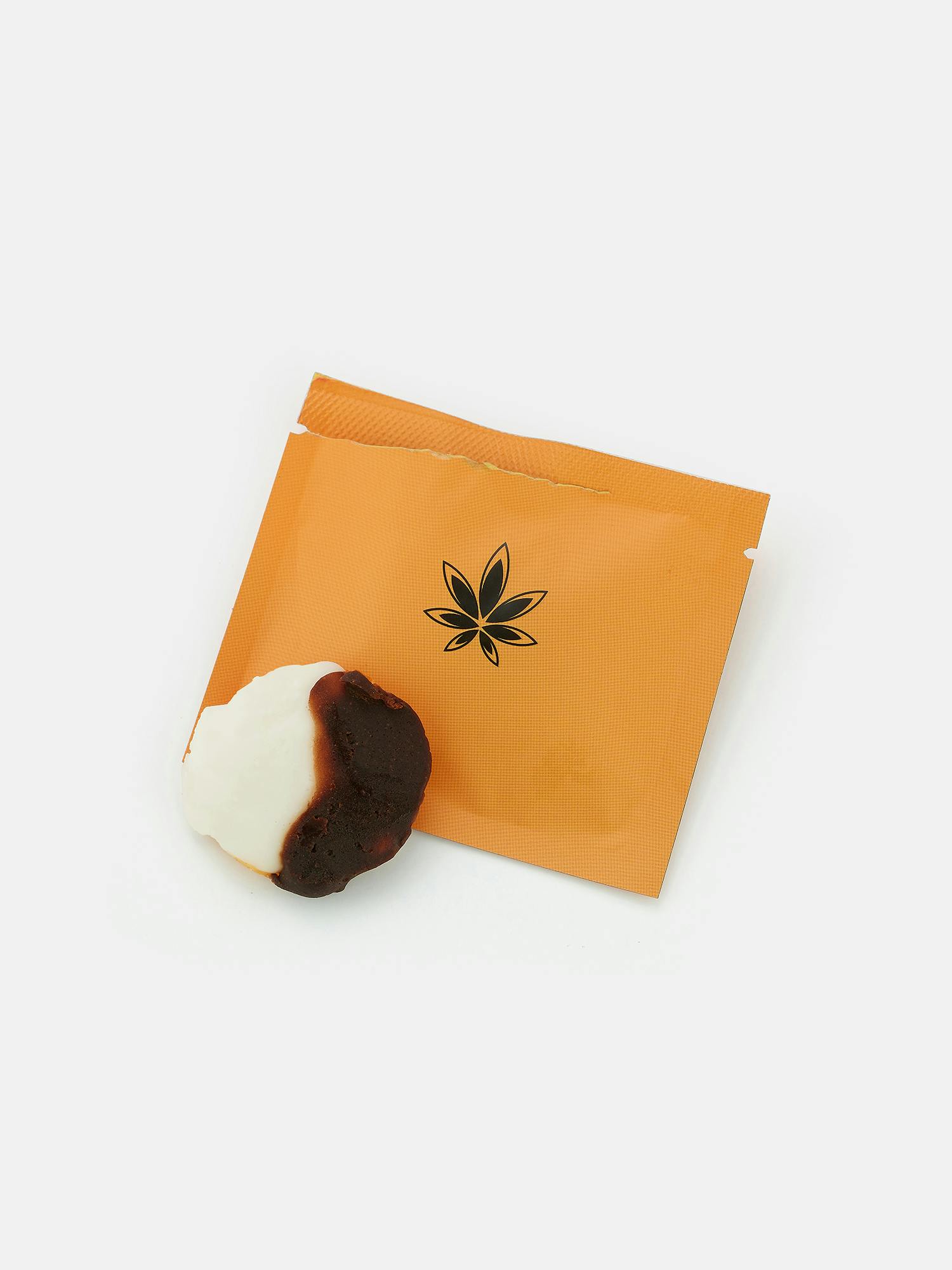 Photograph of product: Black and White Cookies | 10pk | 100mg