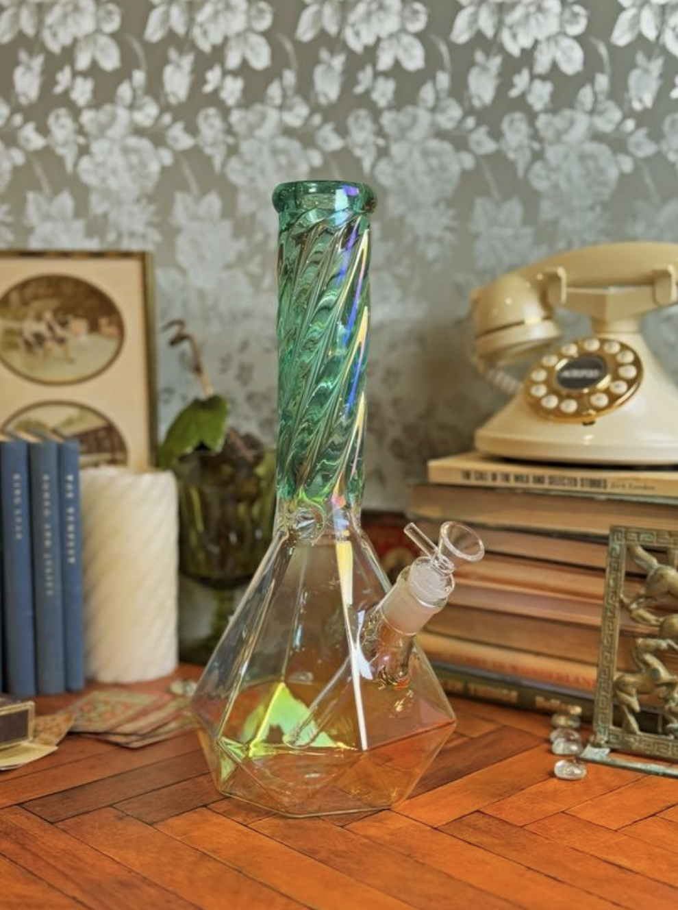 Photograph of product: Shop of Things | Two-Toned Diamond Day Dreamer Bong