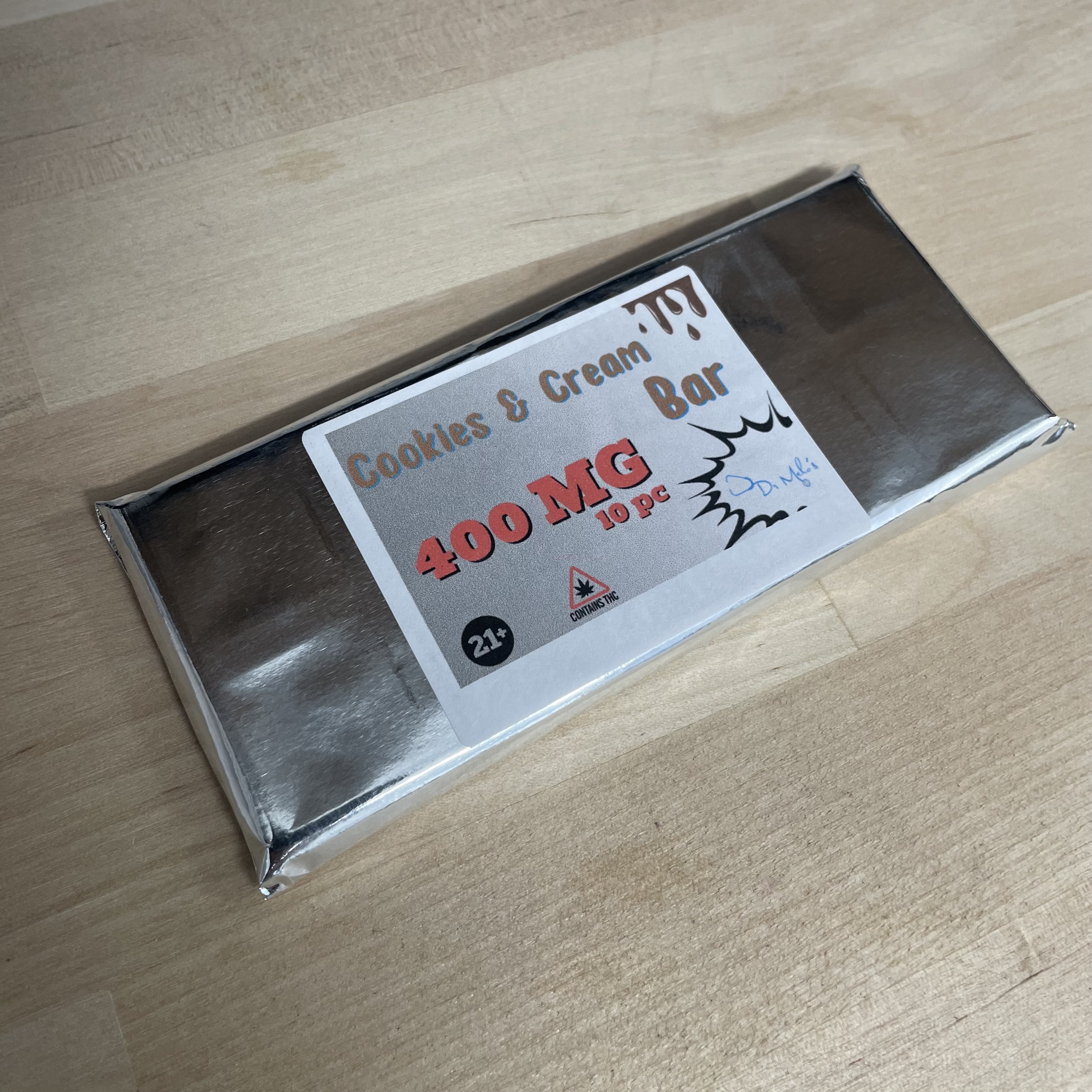 Photograph of product: Cookies & Cream Bar Quad MG Candy Bar
