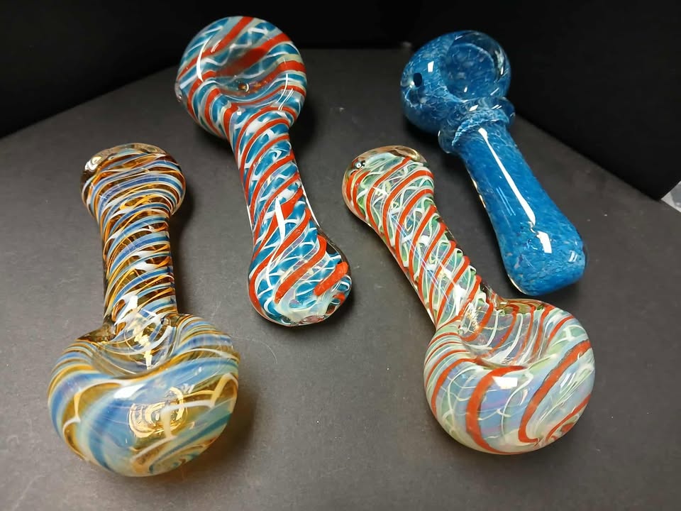Photograph of product: 3.5" GLASS HAND PIPE | $7
