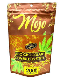 Photograph of product: Choice | Mojo Chocolate Covered Pretzels 200 mg Oui'd | Edible