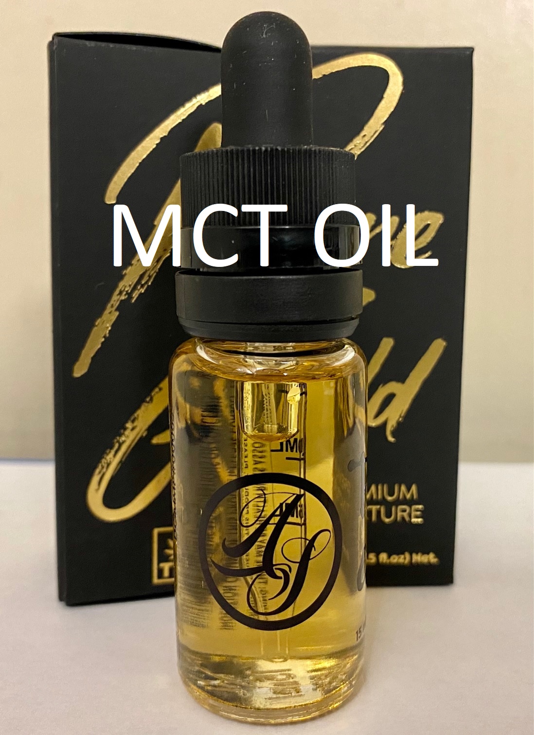 Photograph of product: Royal Medic 964mg MCT Oil Premium Tincture (TH-oui:CBD)