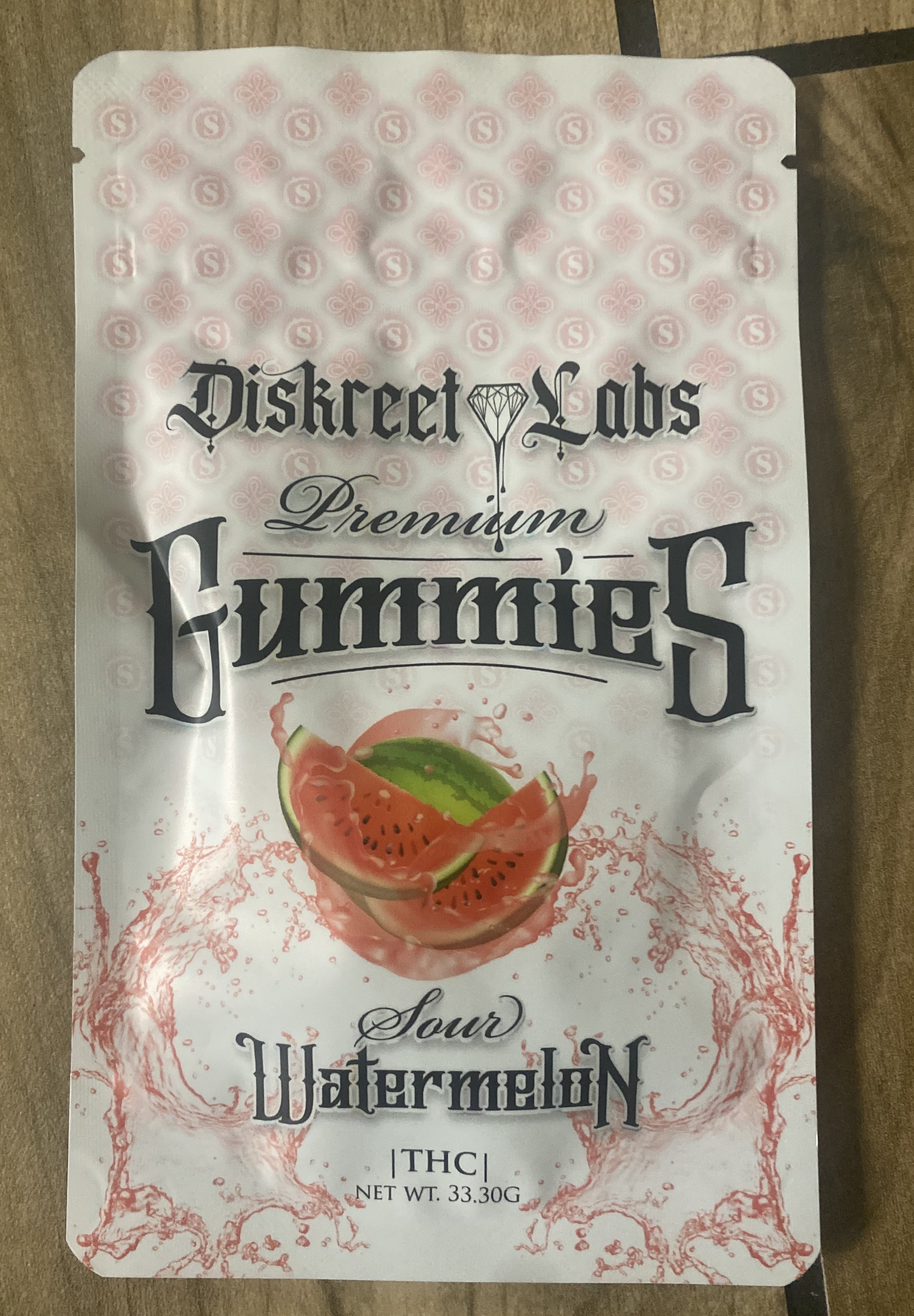 Photograph of product: Diskreet Labs Gummies Sour Watermelon