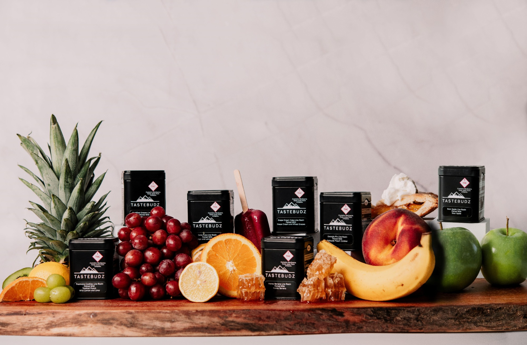 Photograph of product: Tastebudz Black Label Gummies: Hybrid