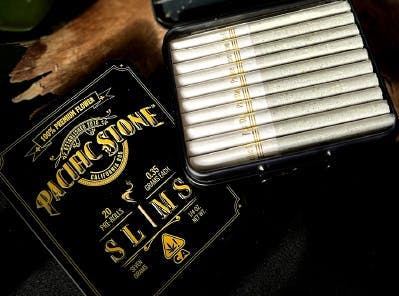 Photograph of product: Pacific Stone - Starberry Cough Slims 20-pk (7g)